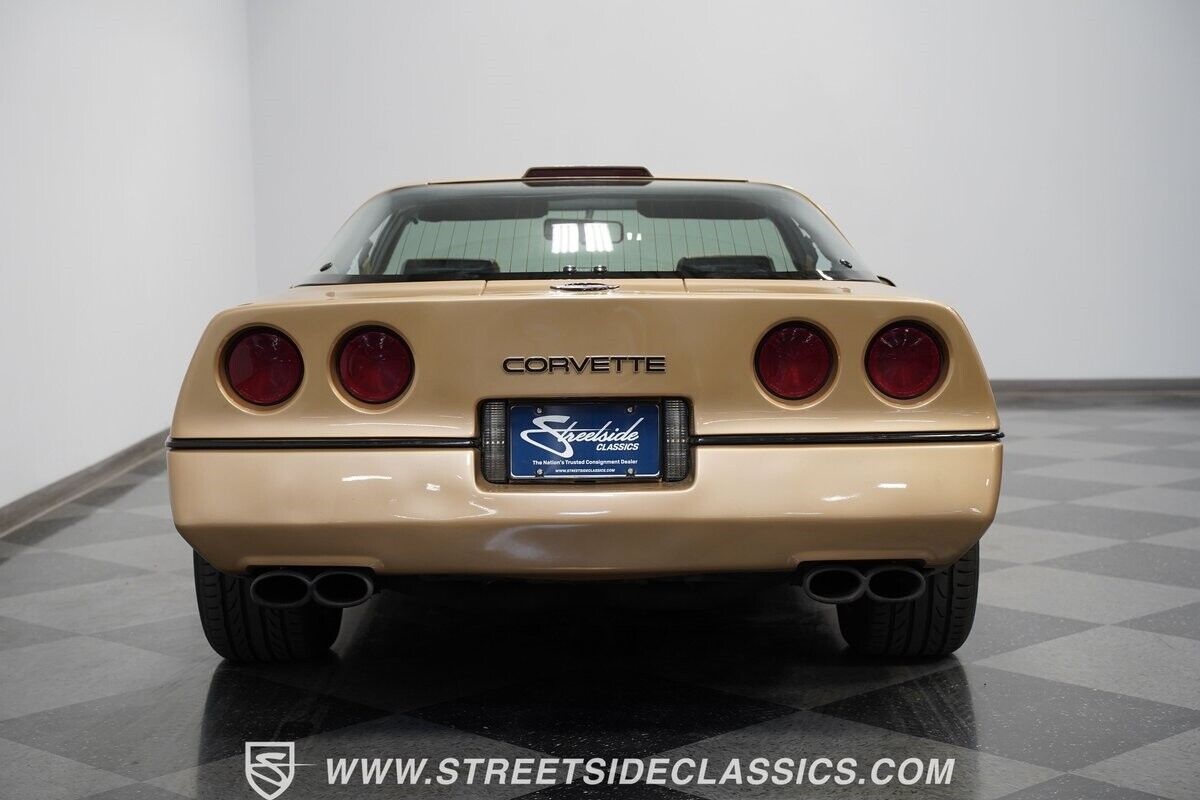 Chevrolet-Corvette-Coupe-1987-Gold-Saddle-157498-10