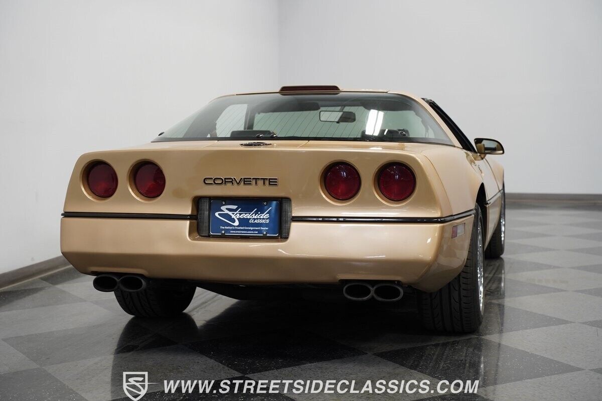 Chevrolet-Corvette-Coupe-1987-Gold-Saddle-157498-11