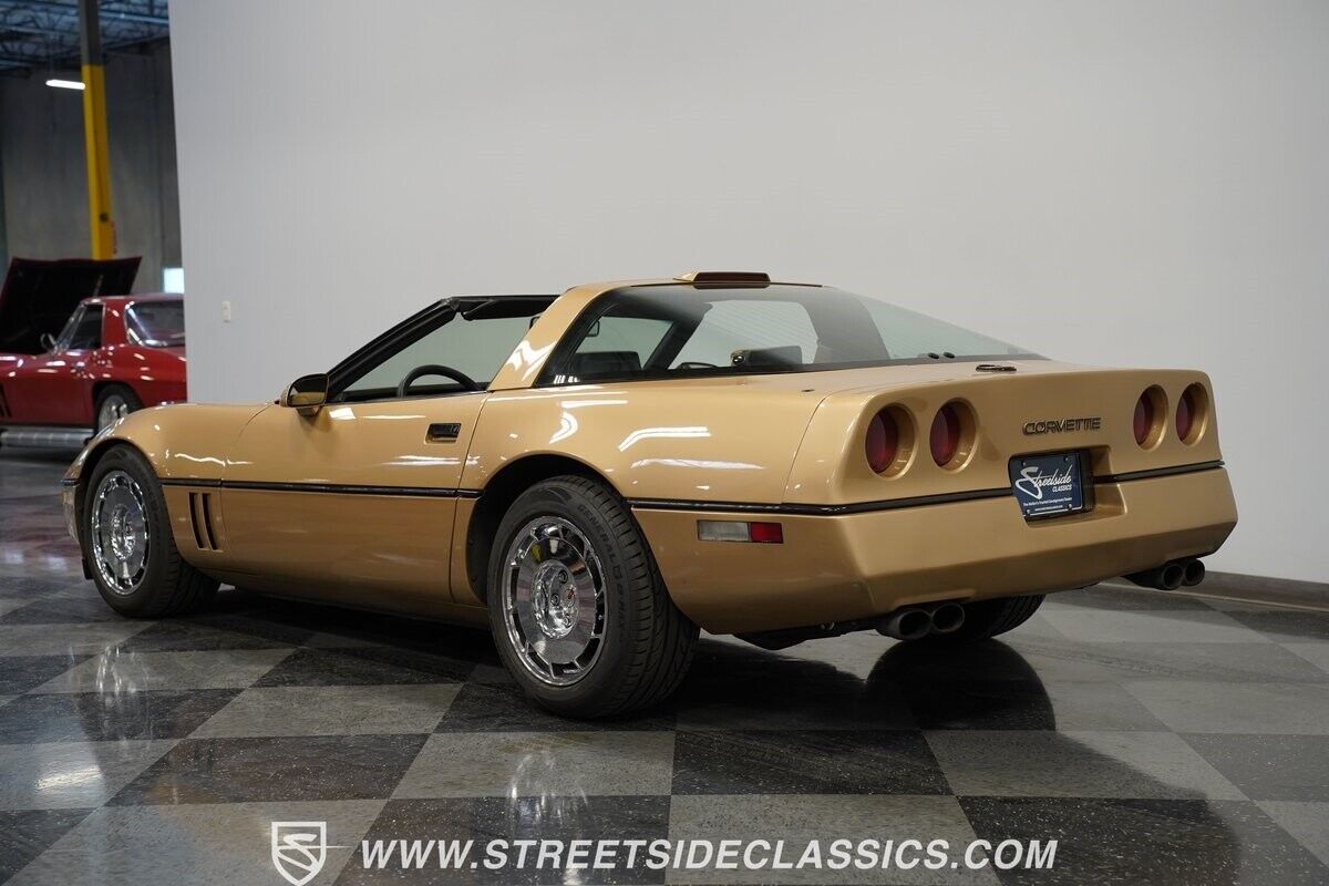 Chevrolet-Corvette-Coupe-1987-Gold-Saddle-157498-7