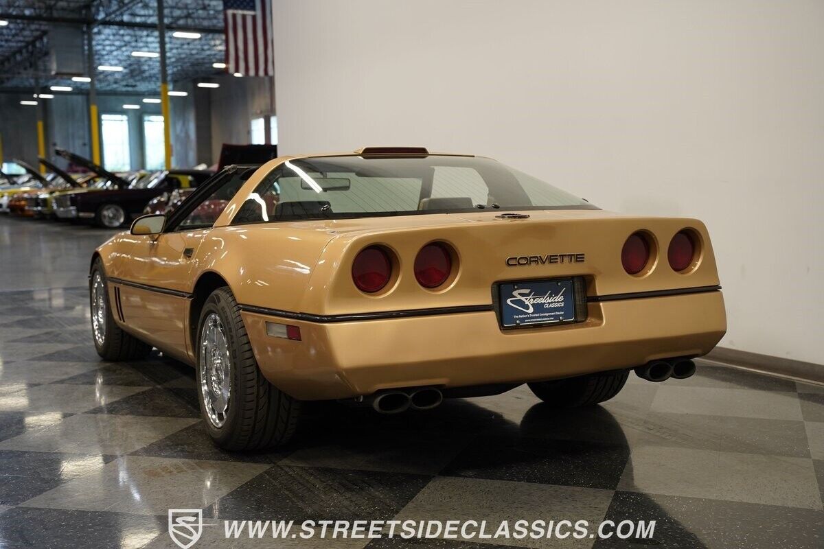 Chevrolet-Corvette-Coupe-1987-Gold-Saddle-157498-8