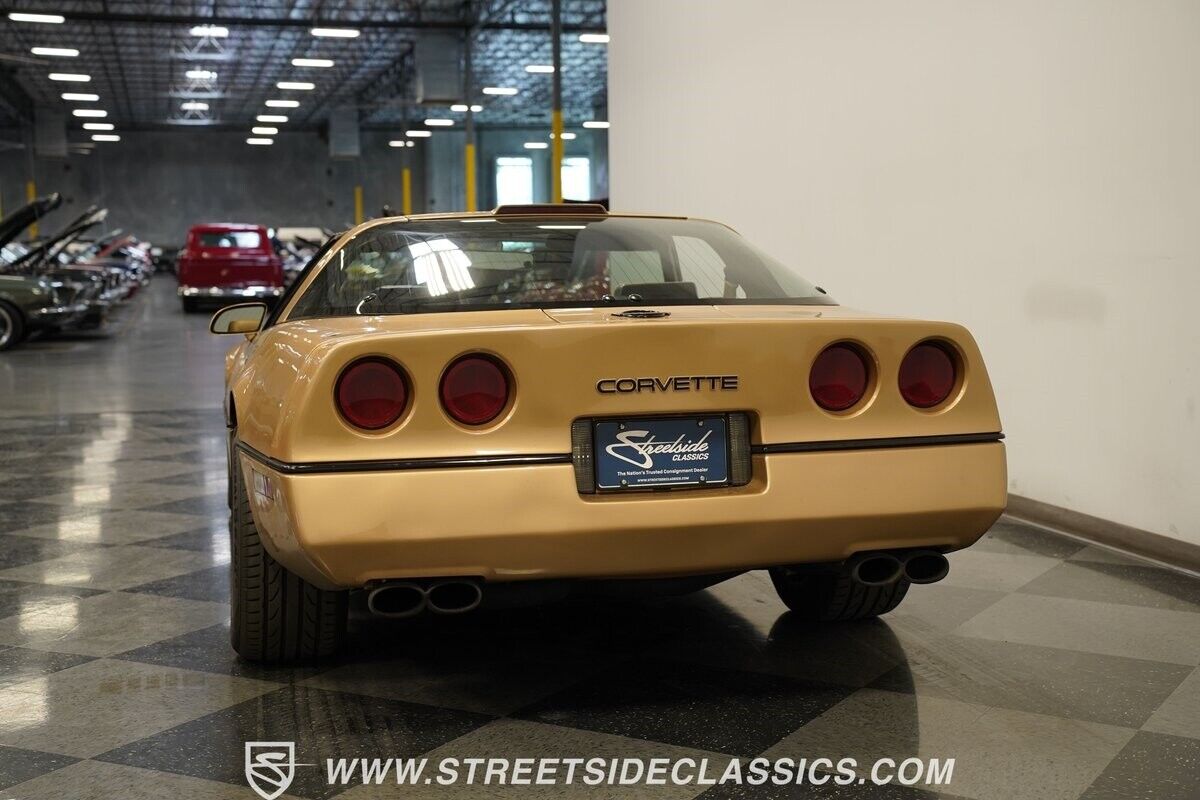 Chevrolet-Corvette-Coupe-1987-Gold-Saddle-157498-9