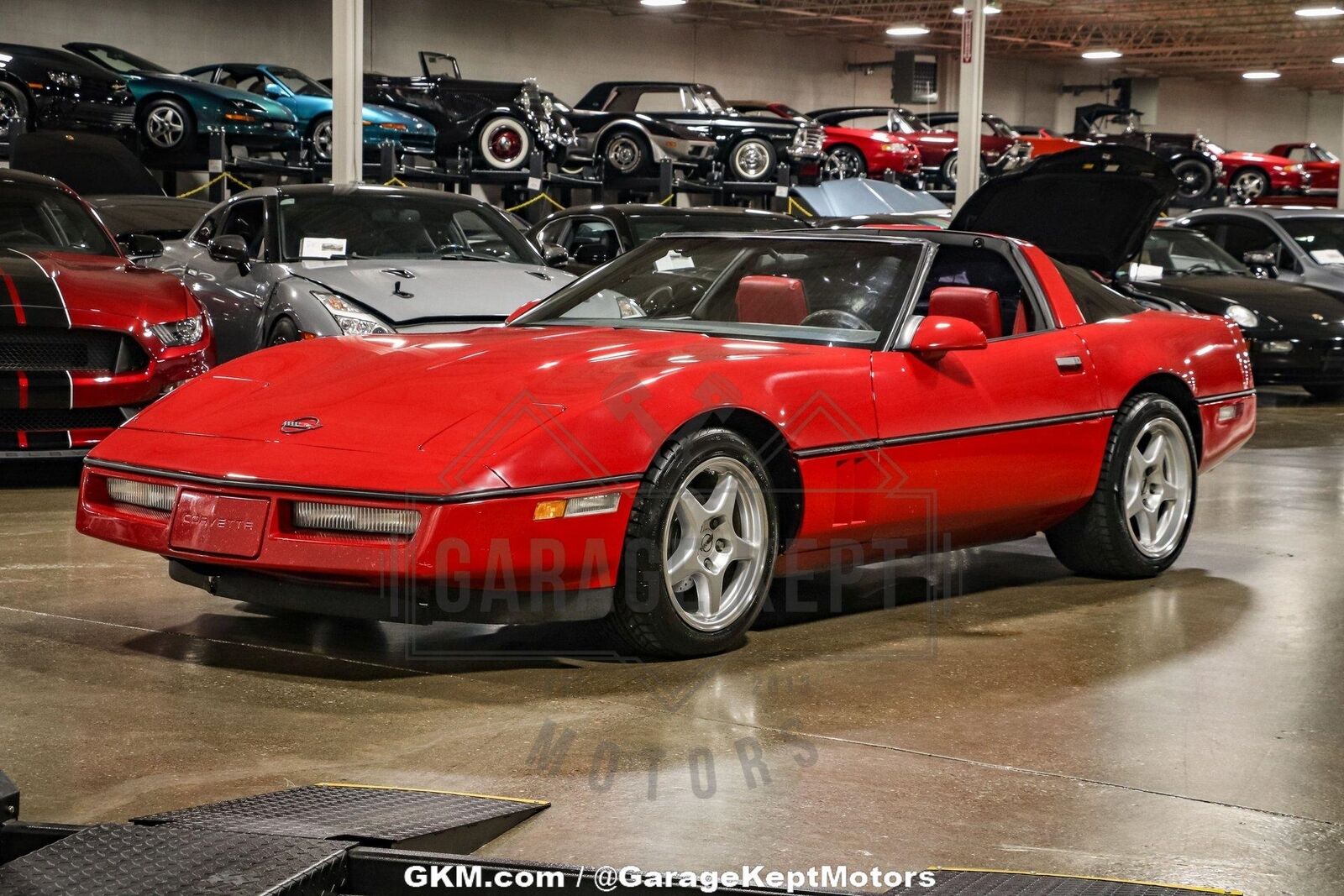 Chevrolet-Corvette-Coupe-1987-Red-Red-174804-7