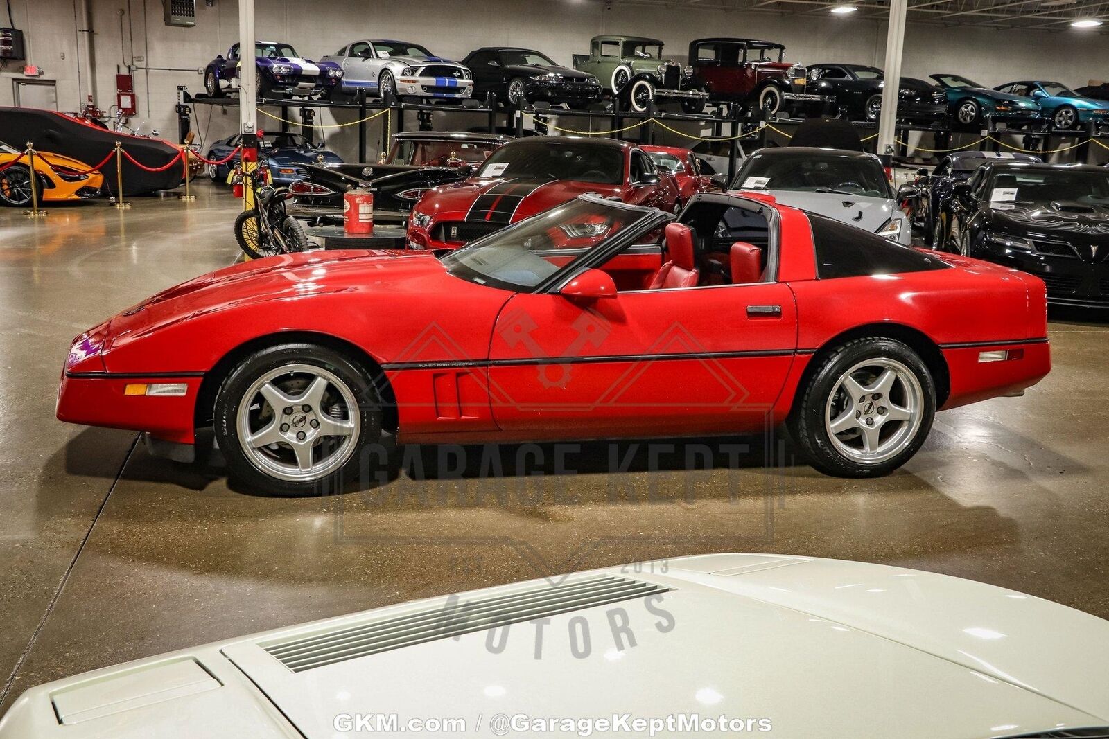 Chevrolet-Corvette-Coupe-1987-Red-Red-174804-9