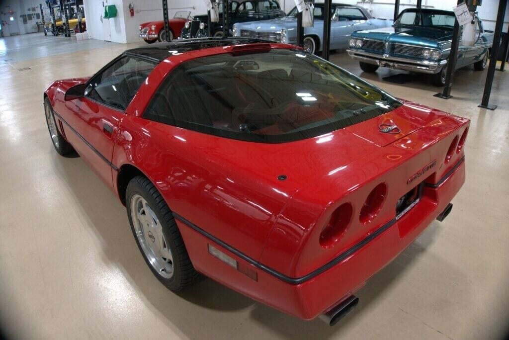 Chevrolet-Corvette-Coupe-1988-Red-Black-100373-3