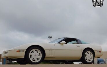 Chevrolet-Corvette-Coupe-1988-White-Black-30956-4