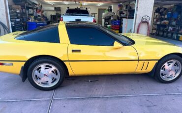 Chevrolet-Corvette-Coupe-1988-Yellow-Black-76122-14