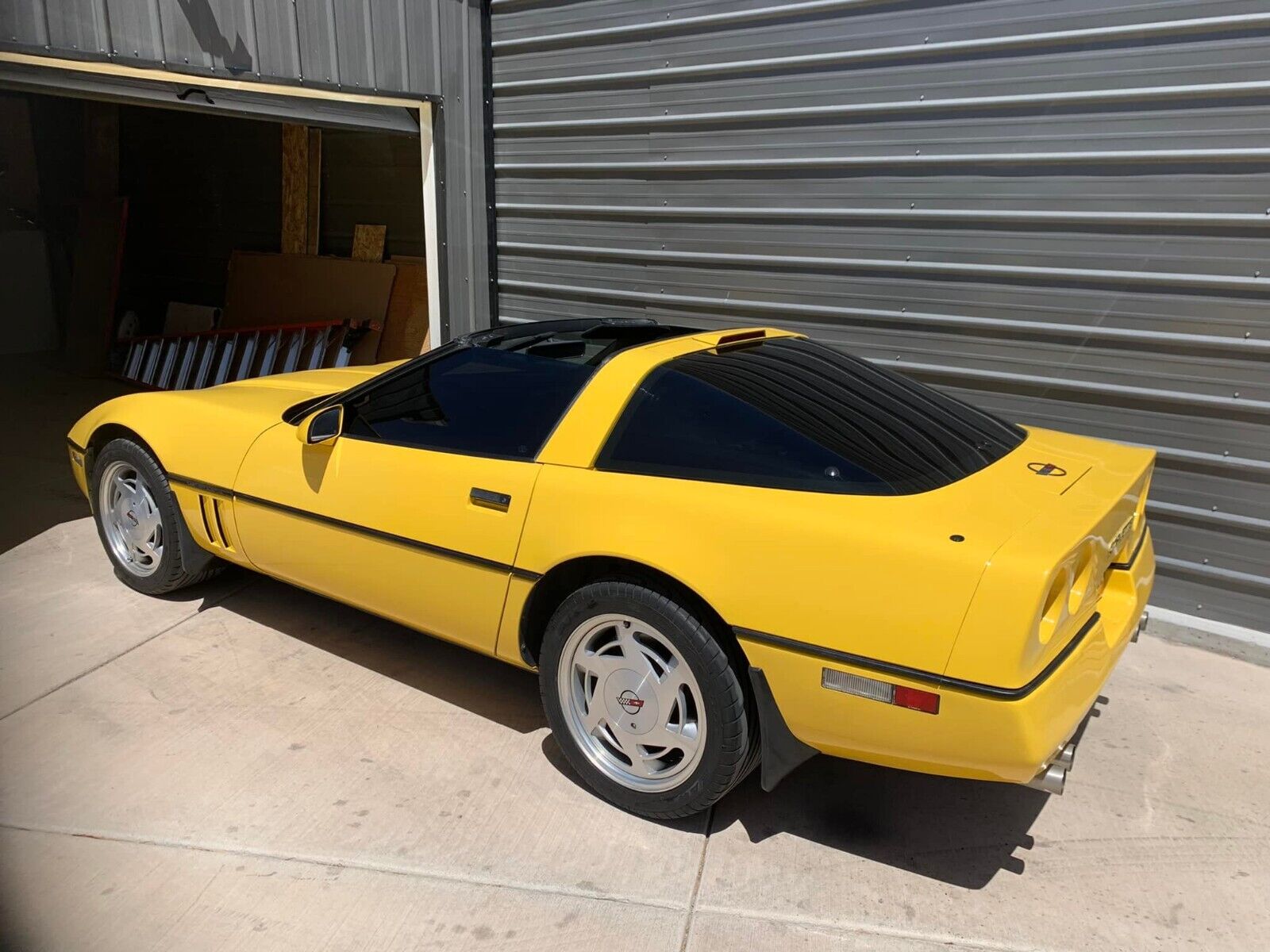 Chevrolet-Corvette-Coupe-1988-Yellow-Black-76122-15