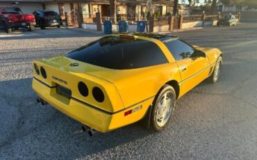 Chevrolet-Corvette-Coupe-1988-Yellow-Black-76122-2