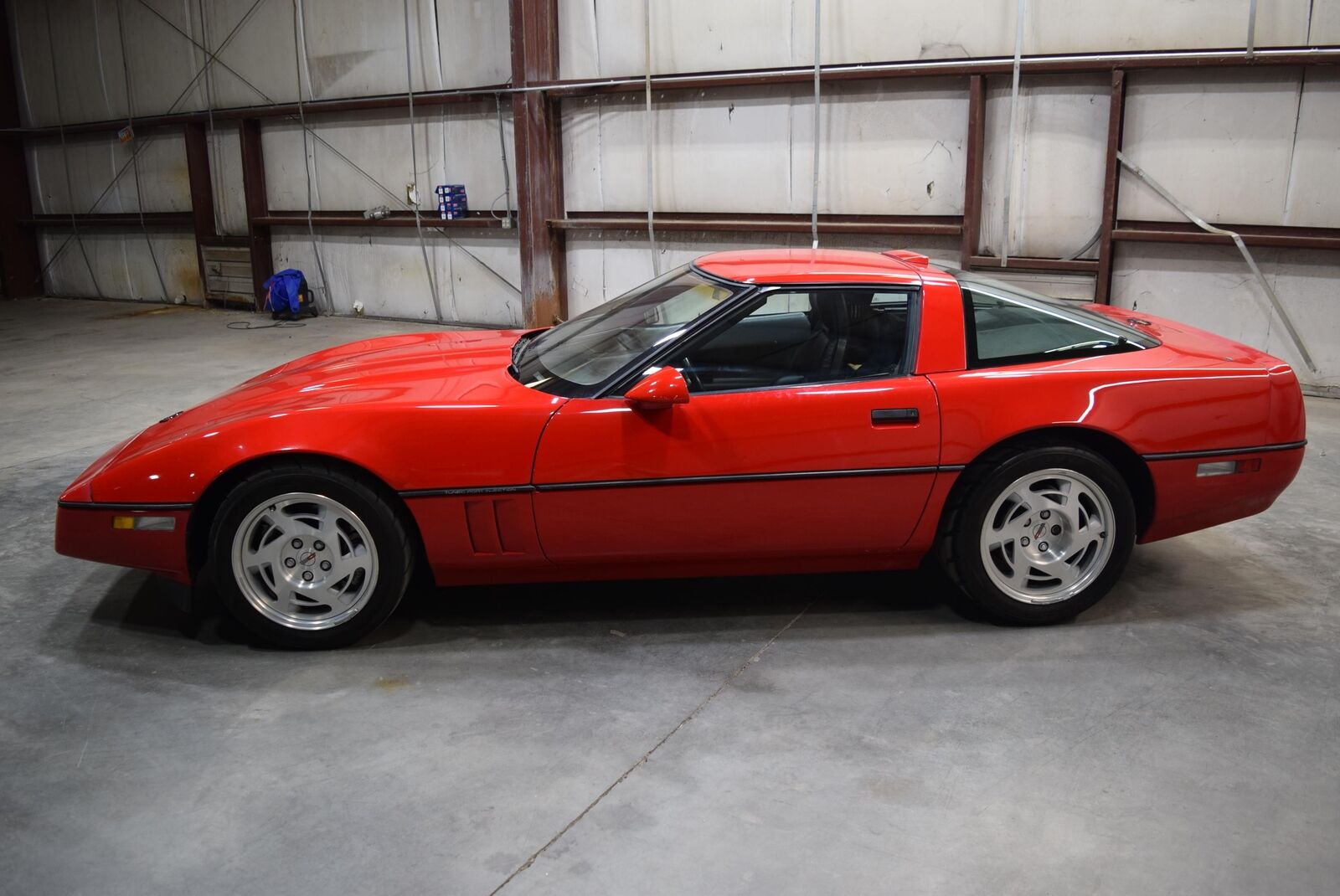 Chevrolet-Corvette-Coupe-1990-Red-Black-62764-1