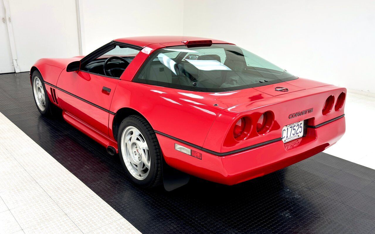 Chevrolet-Corvette-Coupe-1990-Red-Gray-99247-2