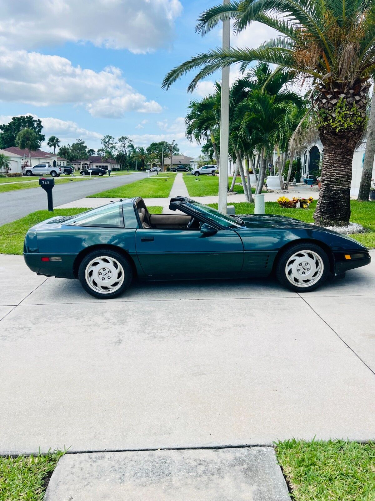 Chevrolet-Corvette-Coupe-1992-Green-Tan-140013-1