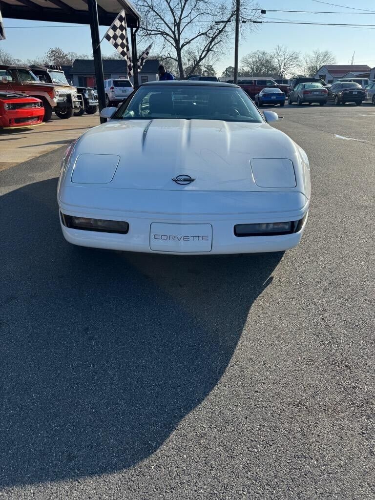 Chevrolet-Corvette-Coupe-1993-White-White-84025-2