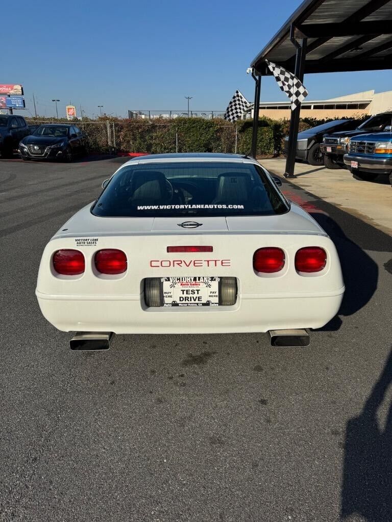 Chevrolet-Corvette-Coupe-1993-White-White-84025-4