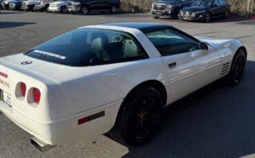 Chevrolet-Corvette-Coupe-1993-White-White-84025-5