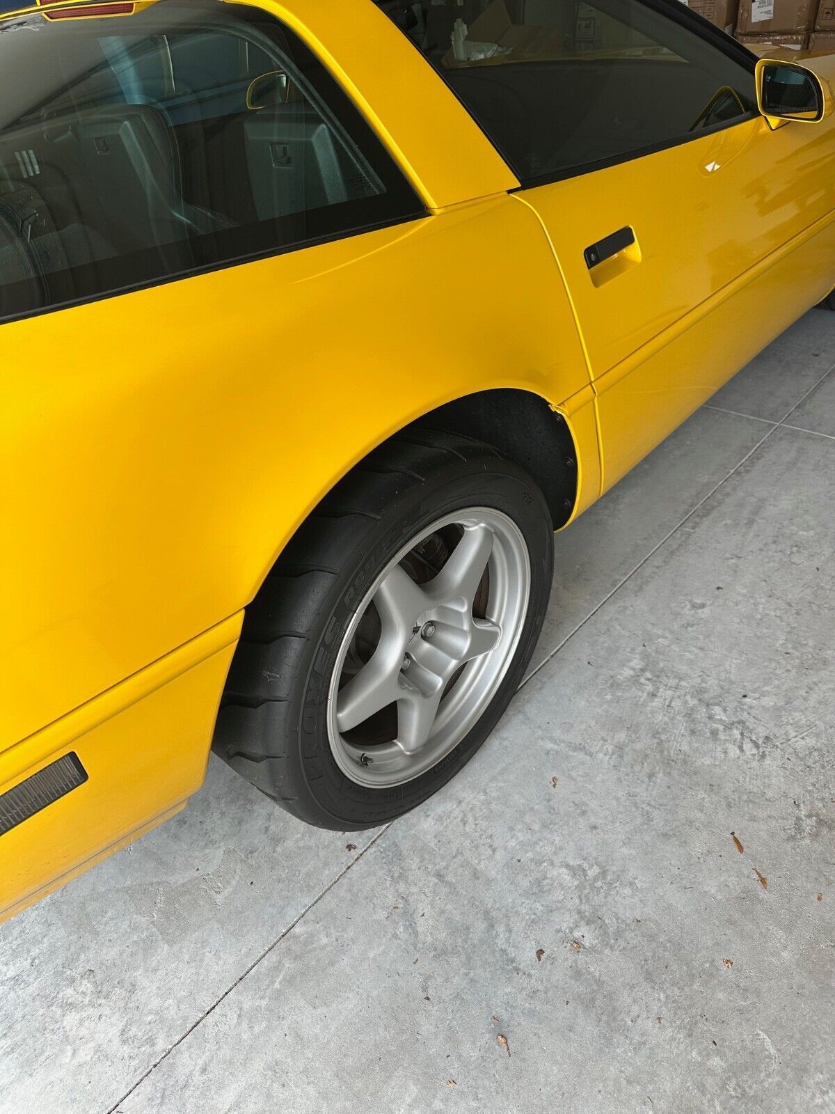 Chevrolet-Corvette-Coupe-1993-Yellow-Black-37055-1