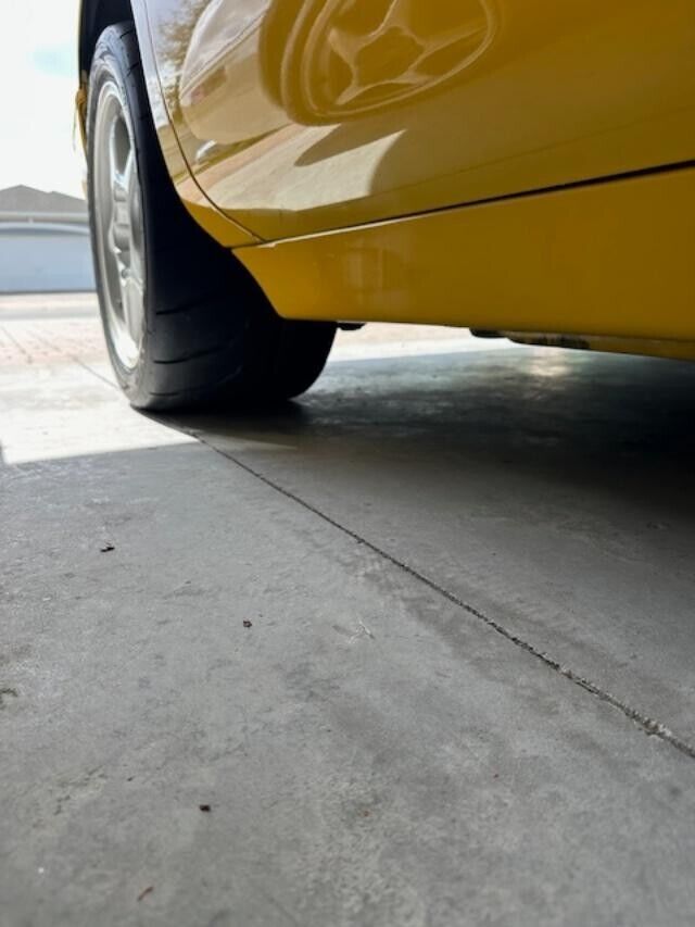 Chevrolet-Corvette-Coupe-1993-Yellow-Black-37055-11