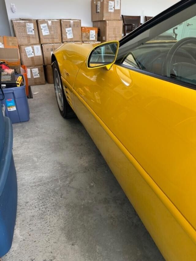 Chevrolet-Corvette-Coupe-1993-Yellow-Black-37055-12