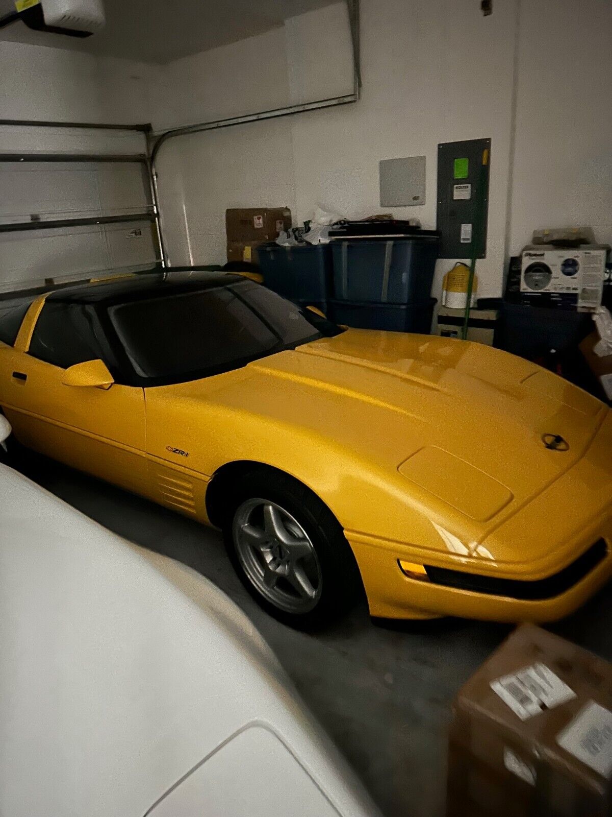 Chevrolet-Corvette-Coupe-1993-Yellow-Black-37055-3