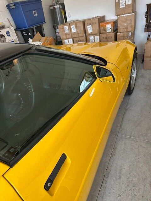 Chevrolet-Corvette-Coupe-1993-Yellow-Black-37055-7