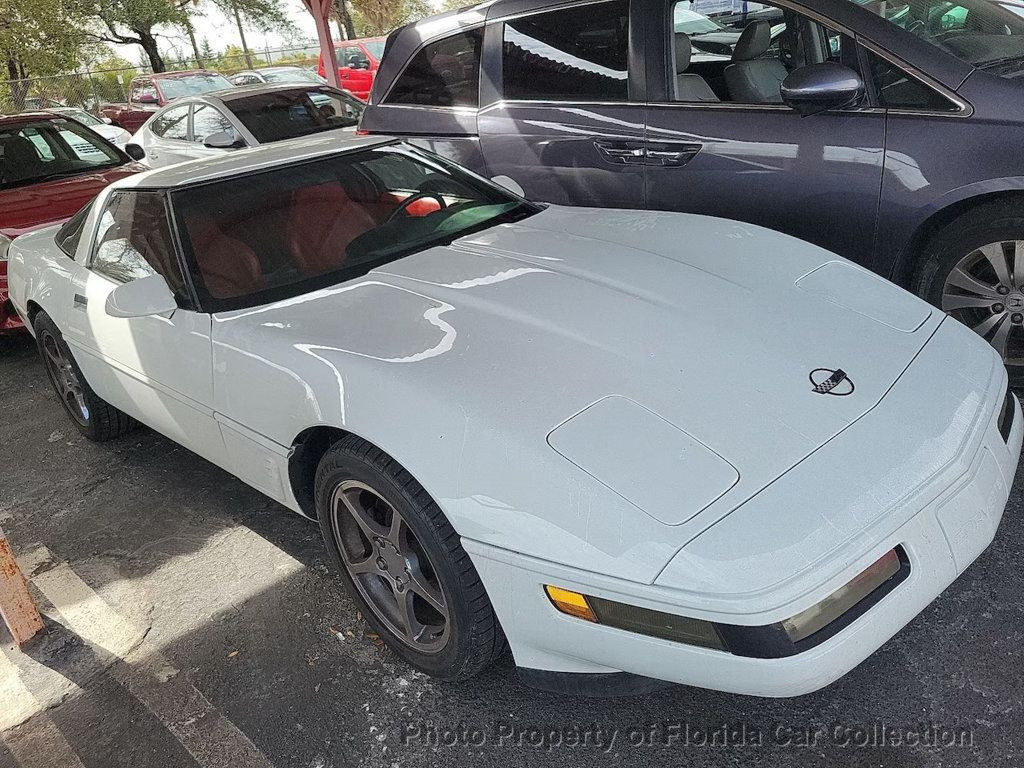 Chevrolet-Corvette-Coupe-1995-White-Red-61065-1