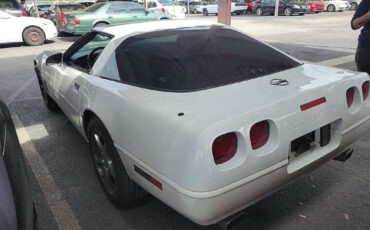 Chevrolet-Corvette-Coupe-1995-White-Red-61065-2