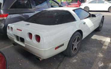 Chevrolet-Corvette-Coupe-1995-White-Red-61065-3