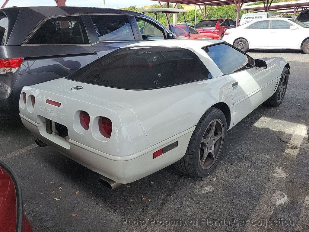 Chevrolet-Corvette-Coupe-1995-White-Red-61065-3