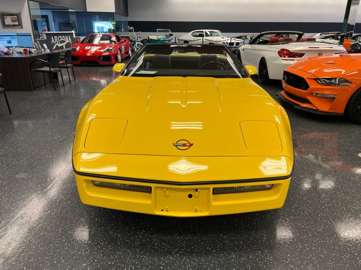 Chevrolet-Corvette-base-1986-yellow-42755-1