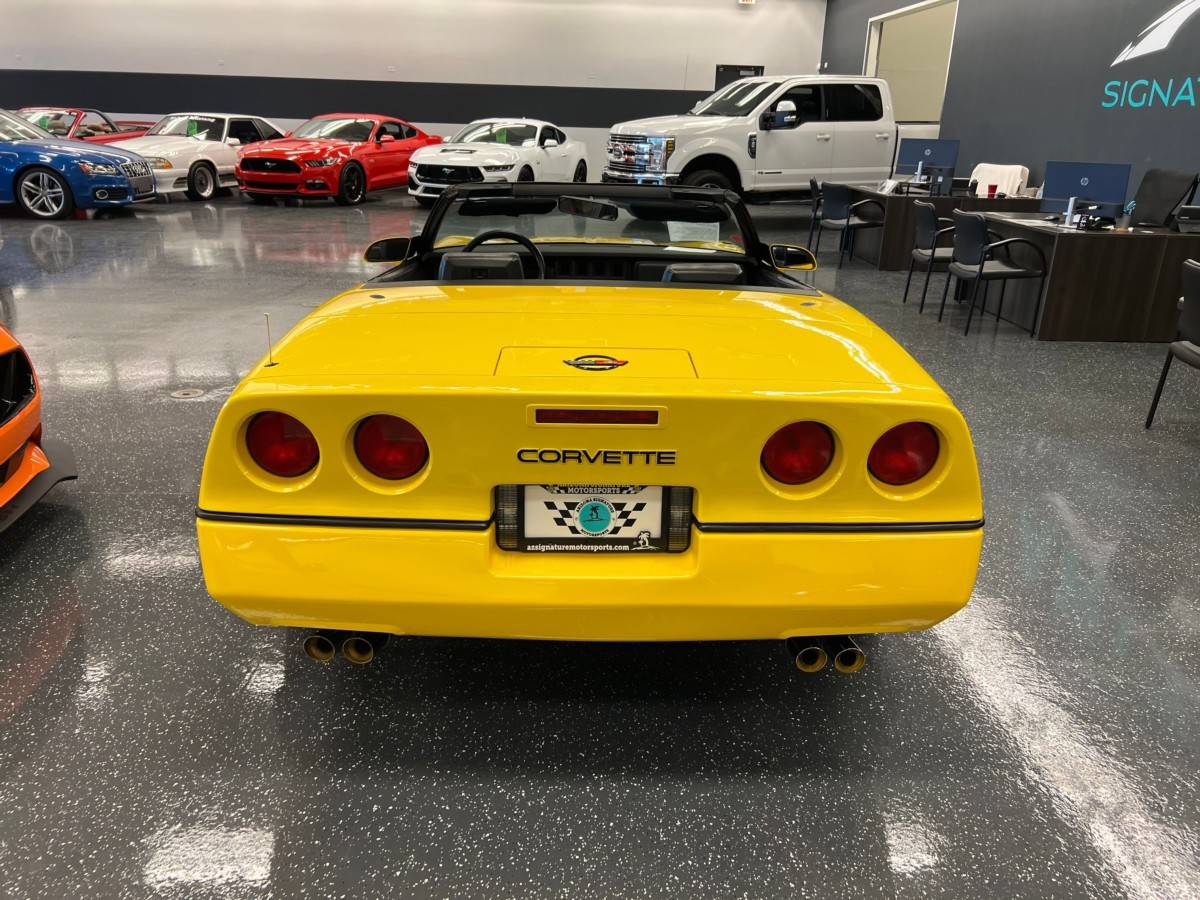 Chevrolet-Corvette-base-1986-yellow-42755-4