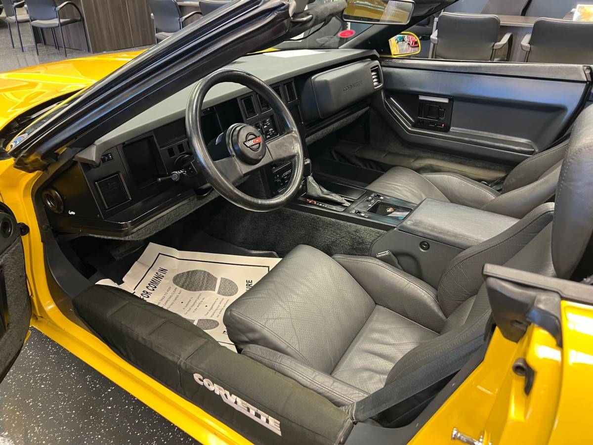 Chevrolet-Corvette-base-1986-yellow-42755-7