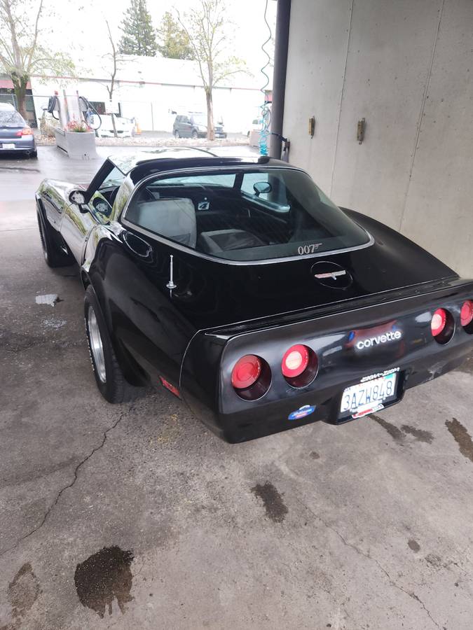 Chevrolet-Corvette-convertible-1981-178815-14