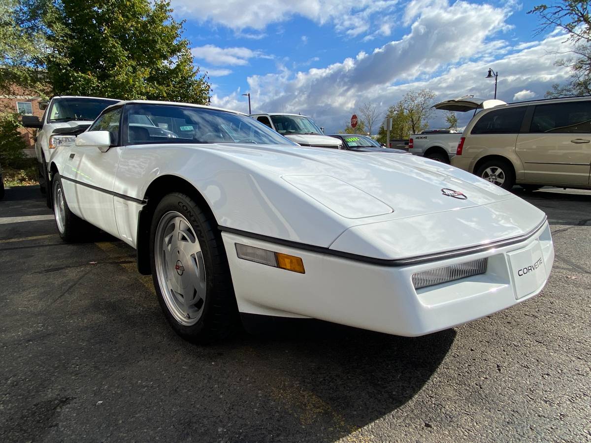 Chevrolet-Corvette-convertible-1989-white-63622-10