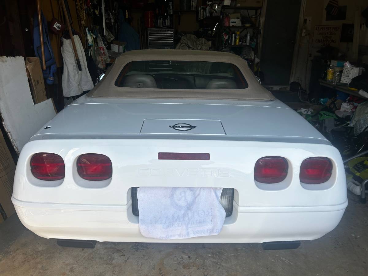 Chevrolet-Corvette-convertible-1995-white-41360-8