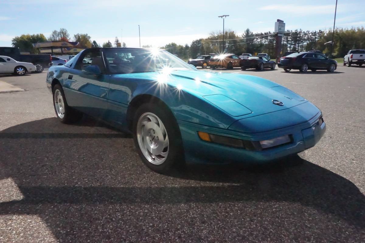 Chevrolet-Corvette-corvette-amp-convertible-1995-custom-69089-2