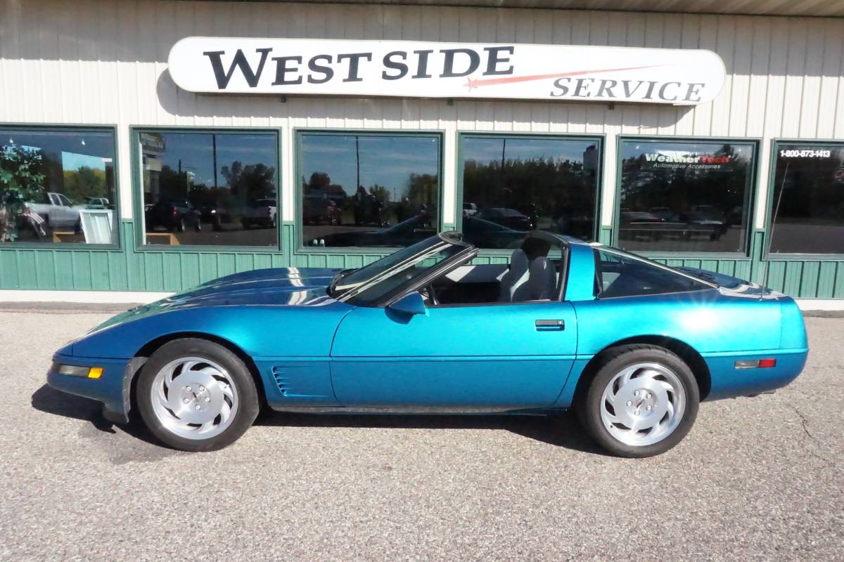 Chevrolet-Corvette-corvette-amp-convertible-1995-custom-69089-23