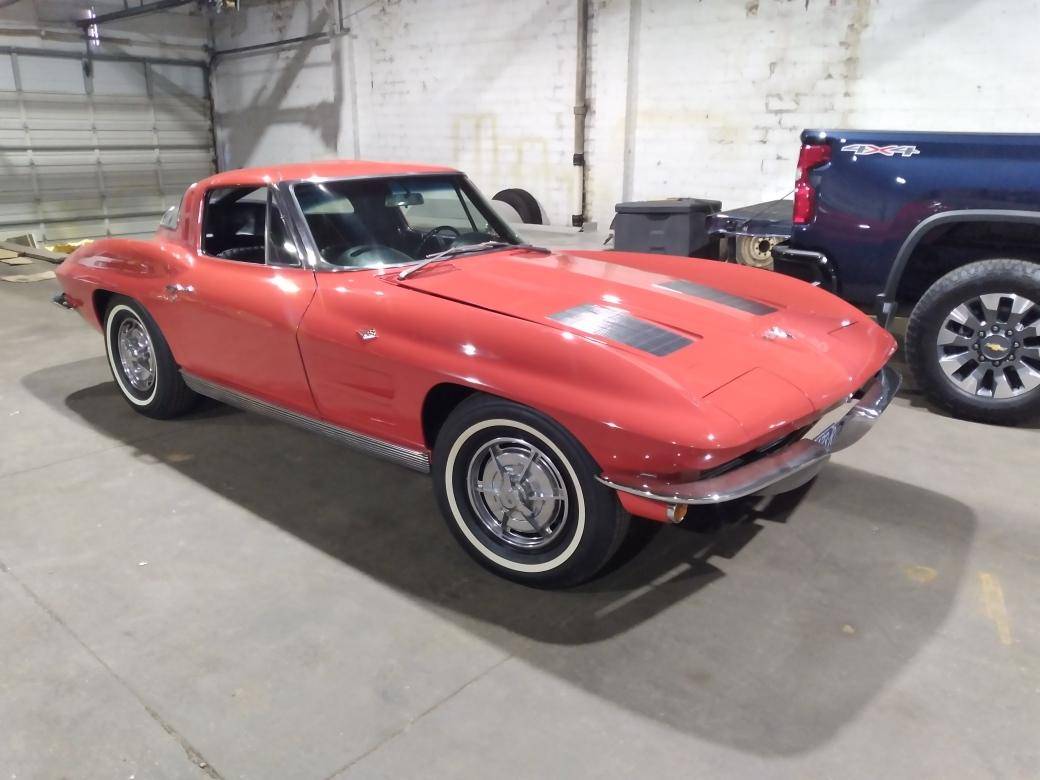 Chevrolet-Corvette-coupe-1963-red-79538-2