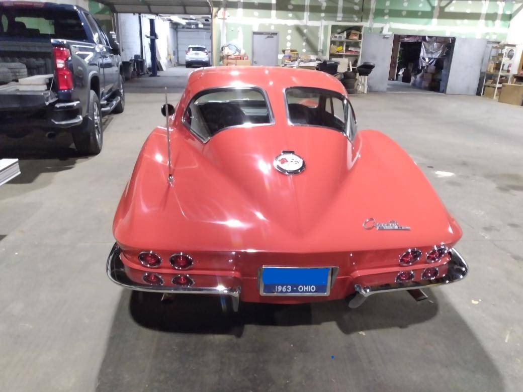 Chevrolet-Corvette-coupe-1963-red-79538-4