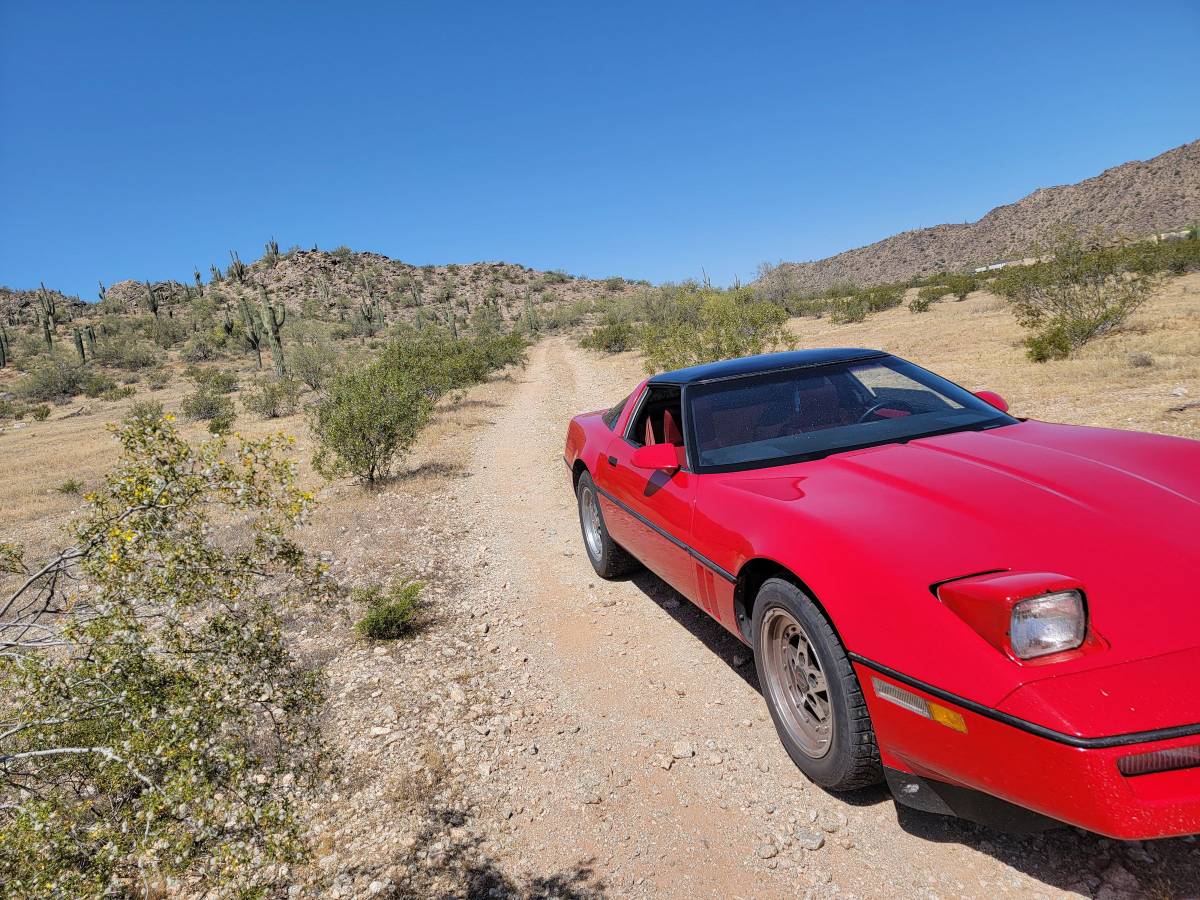 Chevrolet-Corvette-coupe-1985-red-115647-17