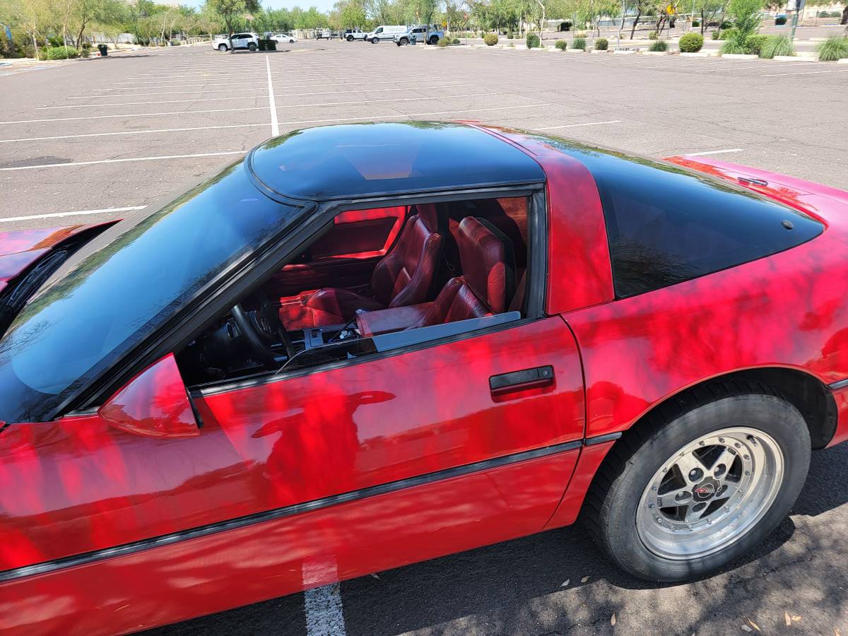 Chevrolet-Corvette-coupe-1985-red-115647-3