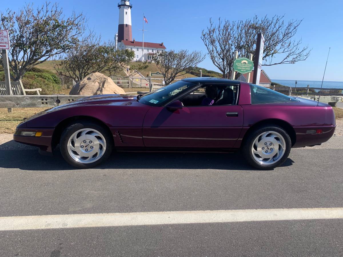 Chevrolet-Corvette-coupe-1995-purple-24140-1