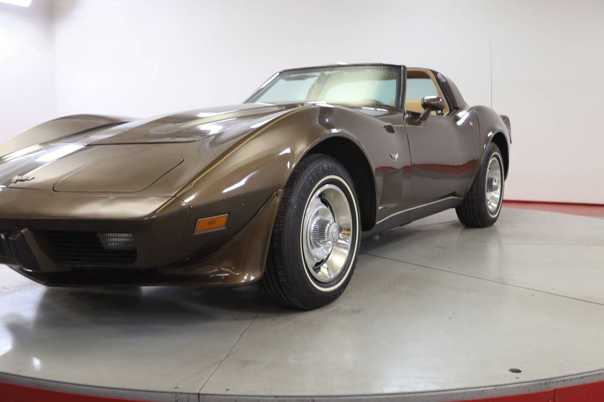 Chevrolet-Corvette-l82-1979-brown-149369-2