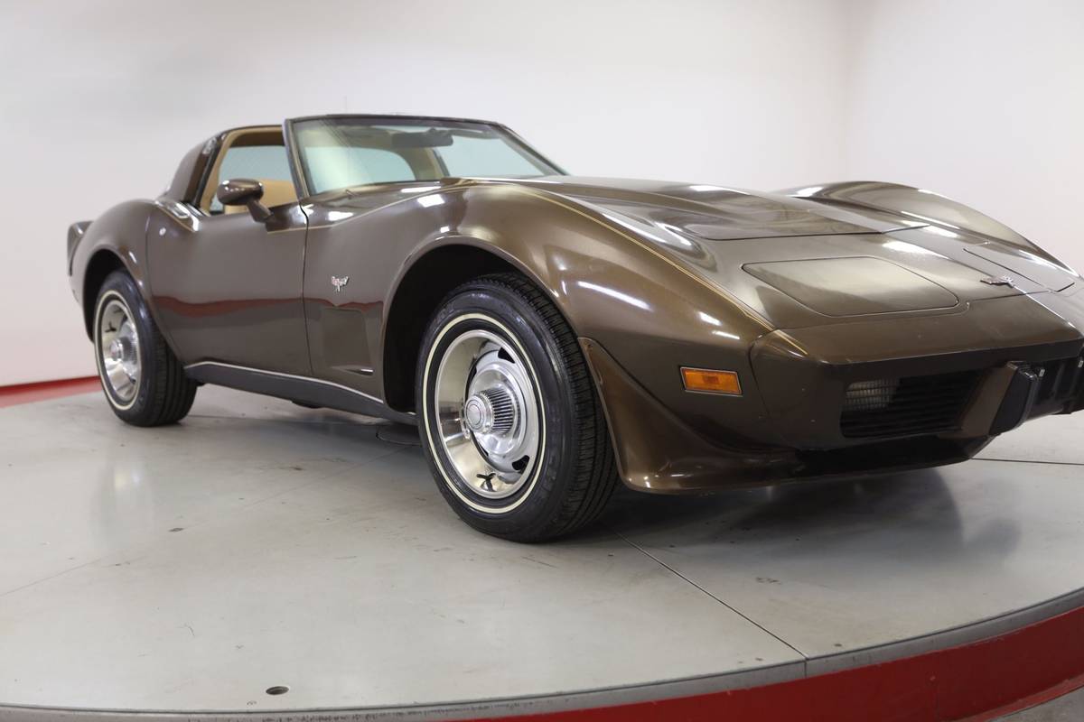 Chevrolet-Corvette-l82-1979-brown-149369-3