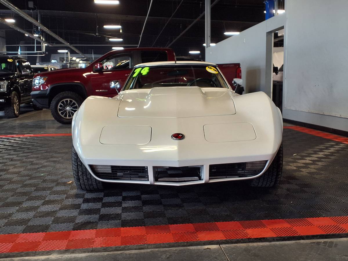 Chevrolet-Corvette-stingray-1974-white-85828-1