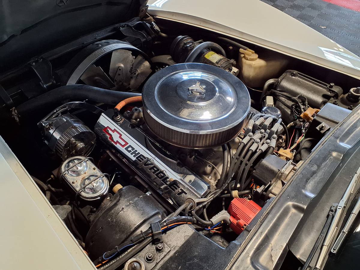 Chevrolet-Corvette-stingray-1974-white-85828-18