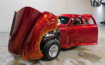 Chevrolet-Coupe-1947-Red-Gray-0-10