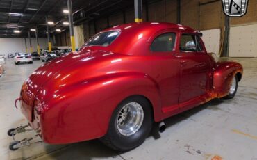 Chevrolet-Coupe-1947-Red-Gray-0-4