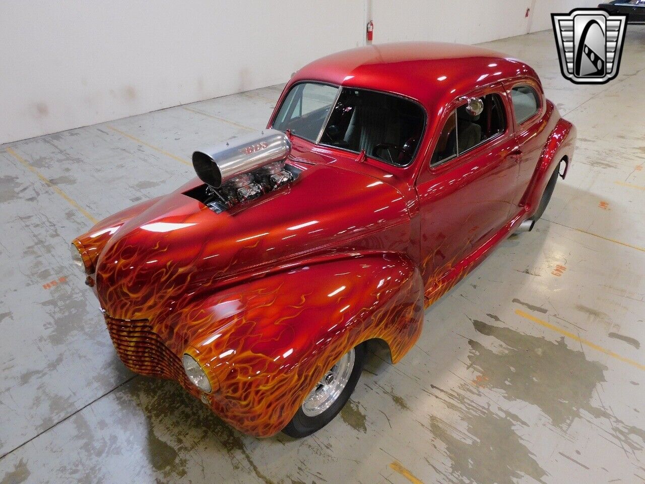 Chevrolet-Coupe-1947-Red-Gray-0-9