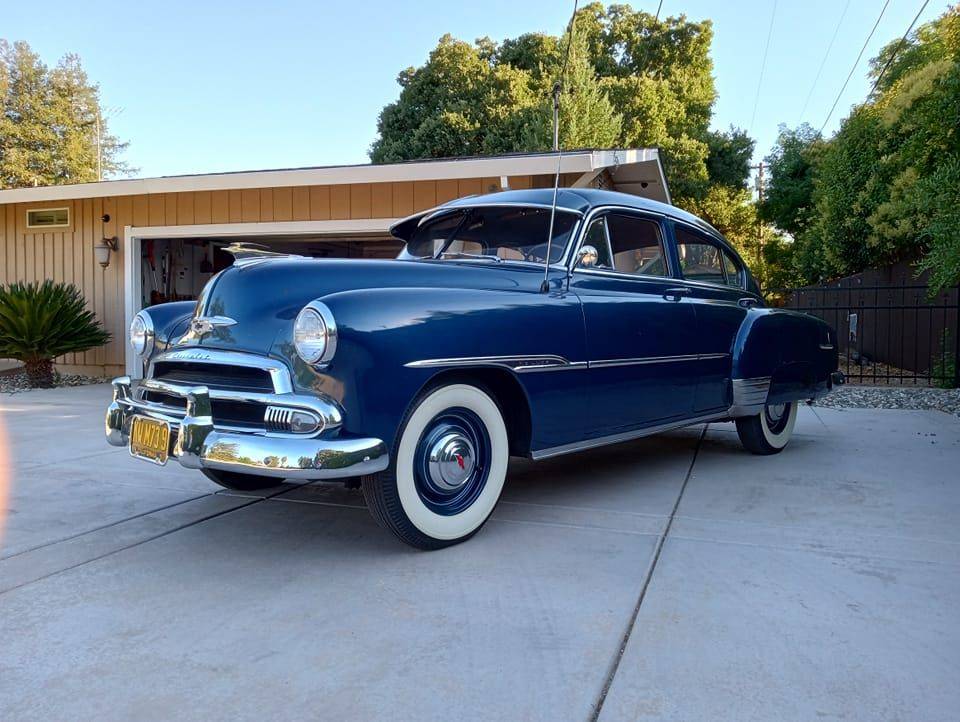 Chevrolet-Deluxe-1951-159325