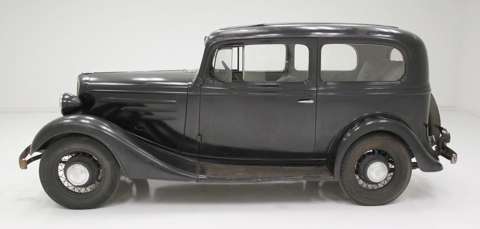 Chevrolet-EC-Standard-Berline-1935-Black-Green-1158333-1