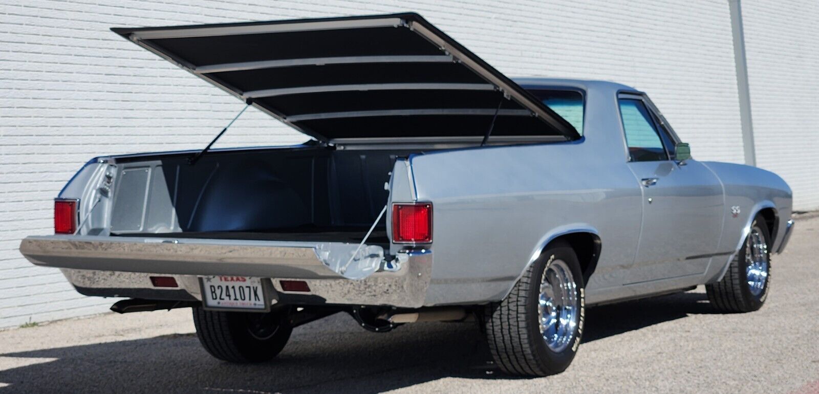 Chevrolet-El-Camino-1972-Silver-Red-85181-3